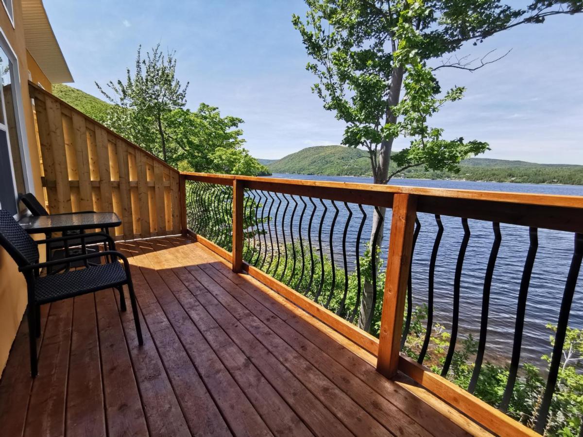 Knotty Pine Ocean Front Suite - Adults Only 英戈尼什 外观 照片