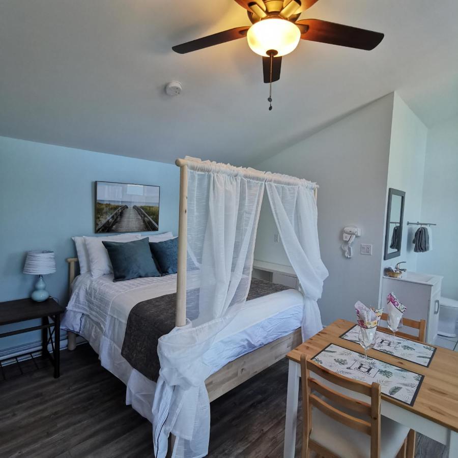 Knotty Pine Ocean Front Suite - Adults Only 英戈尼什 外观 照片