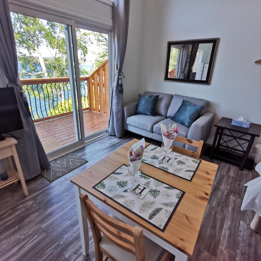 Knotty Pine Ocean Front Suite - Adults Only 英戈尼什 外观 照片