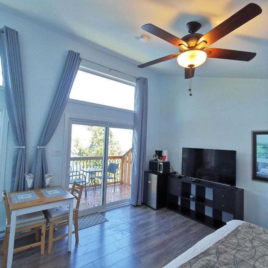 Knotty Pine Ocean Front Suite - Adults Only 英戈尼什 外观 照片