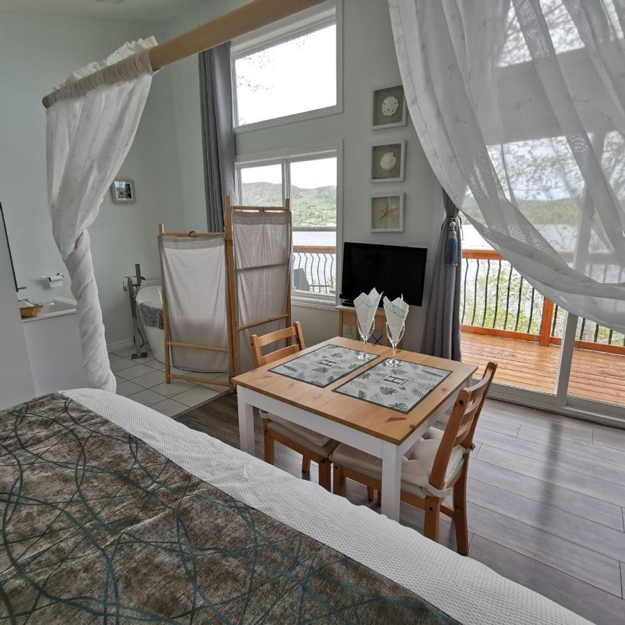 Knotty Pine Ocean Front Suite - Adults Only 英戈尼什 外观 照片