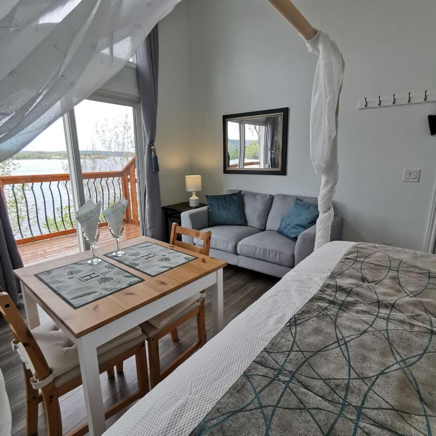 Knotty Pine Ocean Front Suite - Adults Only 英戈尼什 外观 照片