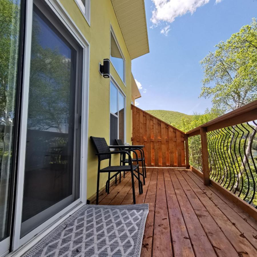 Knotty Pine Ocean Front Suite - Adults Only 英戈尼什 外观 照片