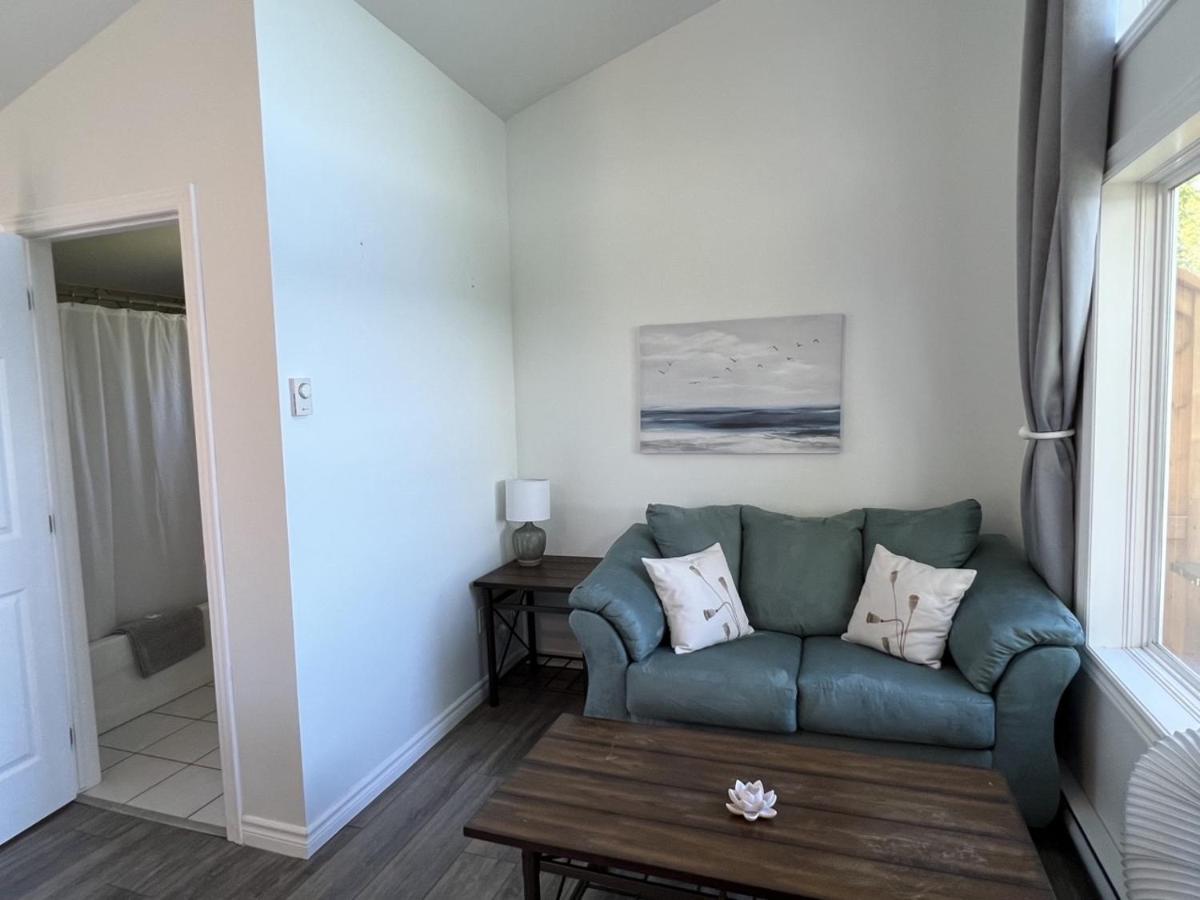 Knotty Pine Ocean Front Suite - Adults Only 英戈尼什 外观 照片