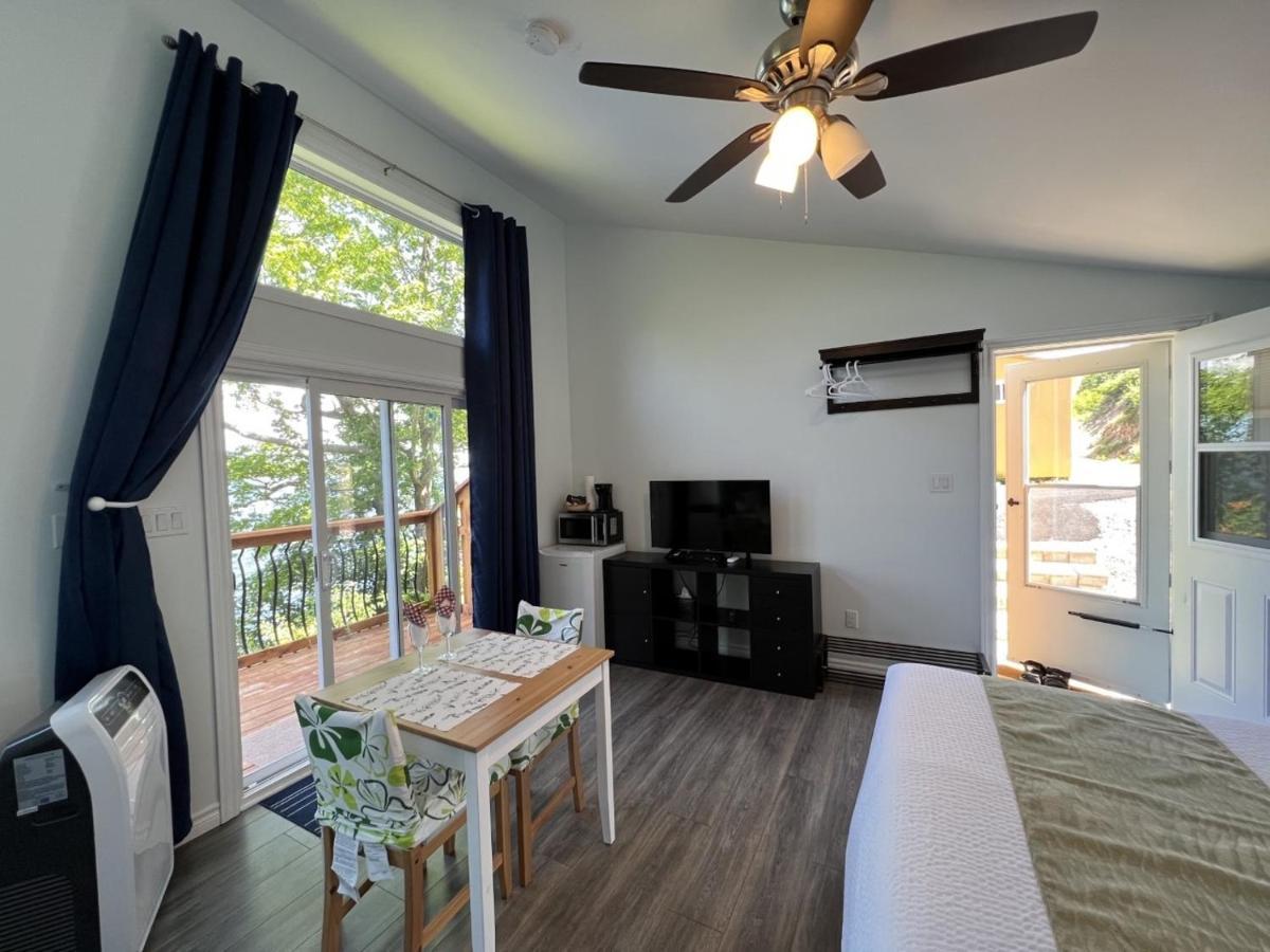 Knotty Pine Ocean Front Suite - Adults Only 英戈尼什 外观 照片