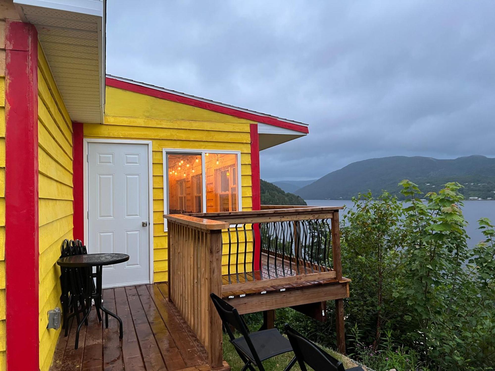 Knotty Pine Ocean Front Suite - Adults Only 英戈尼什 外观 照片